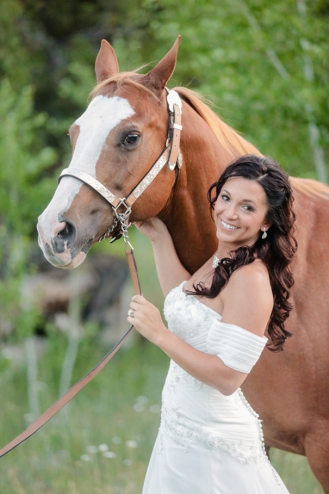 EK-Studios-Utah-Wedding-Photographers-red-cliff-ranch-heber-bridals-with-horse029-Blog(pp_w480_h720)