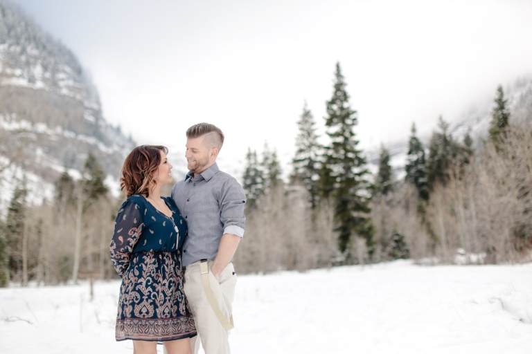 EK-Studios-Utah-Wedding-Photographers-Winter-engagements009-Blog(pp_w768_h512)