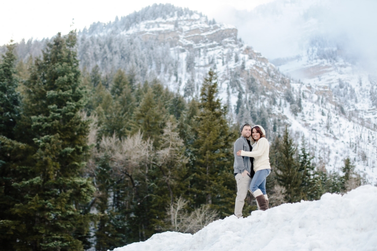 EK-Studios-Utah-Wedding-Photographers-Winter-engagements018-Blog(pp_w768_h512)