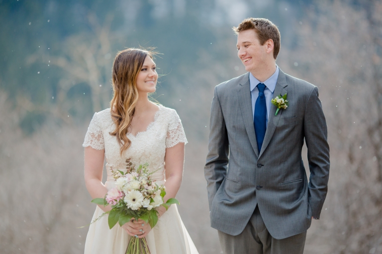 EK-Studios-Utah-Wedding-Photographers-Vintage-Wedding-Dress-Mountain-bridals005-Blog(pp_w768_h512)