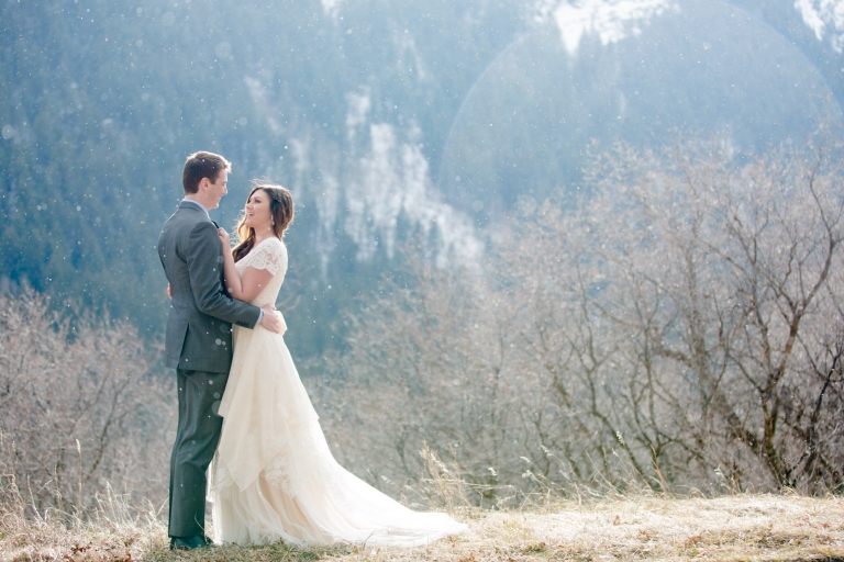 EK-Studios-Utah-Wedding-Photographers-Vintage-Wedding-Dress-Mountain-bridals009-Blog(pp_w768_h512)