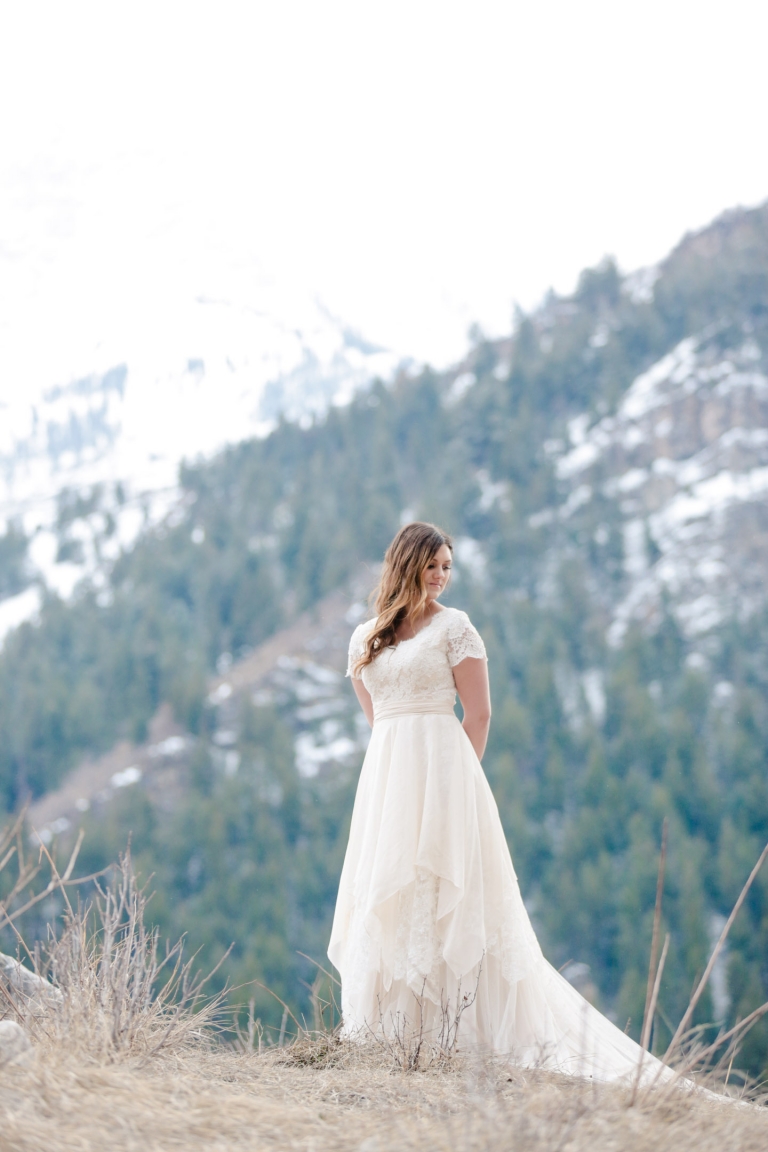 EK-Studios-Utah-Wedding-Photographers-Vintage-Wedding-Dress-Mountain-bridals014-Blog(pp_w768_h1152)