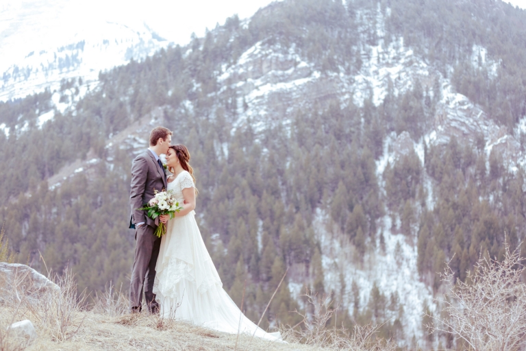 EK-Studios-Utah-Wedding-Photographers-Vintage-Wedding-Dress-Mountain-bridals015-Blog(pp_w768_h512)