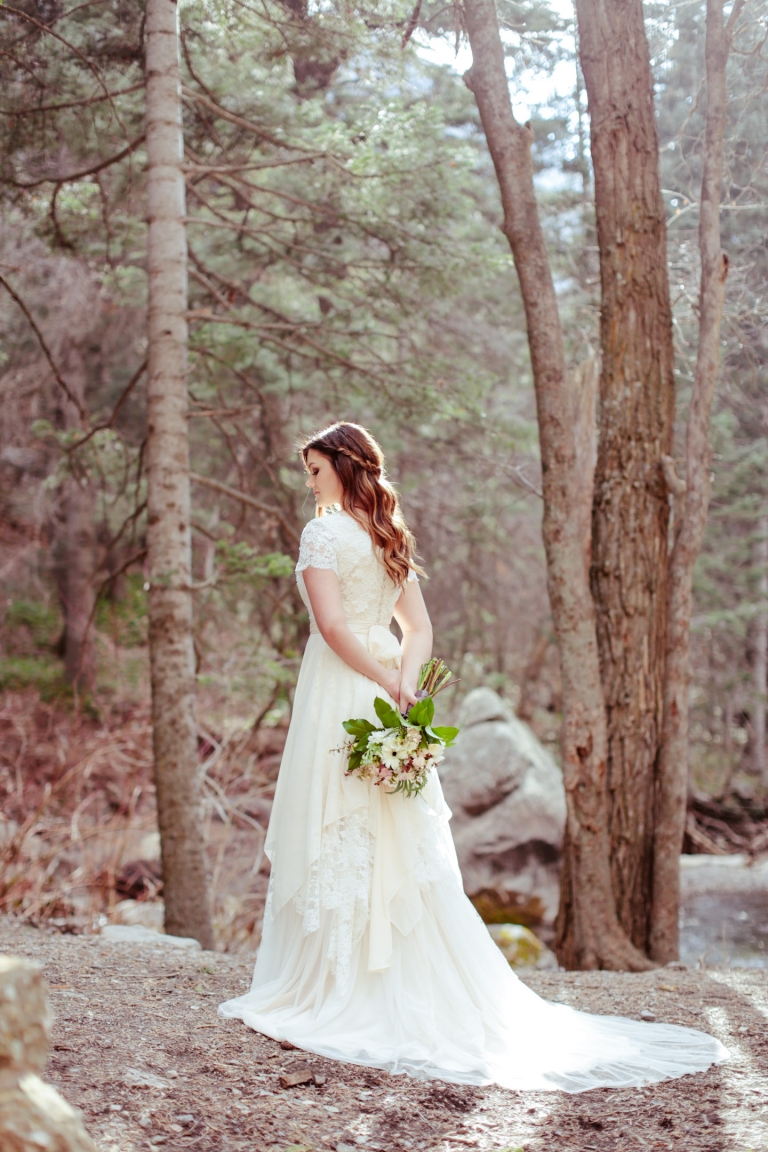 EK-Studios-Utah-Wedding-Photographers-Vintage-Wedding-Dress-Mountain-bridals019-Blog(pp_w768_h1152)