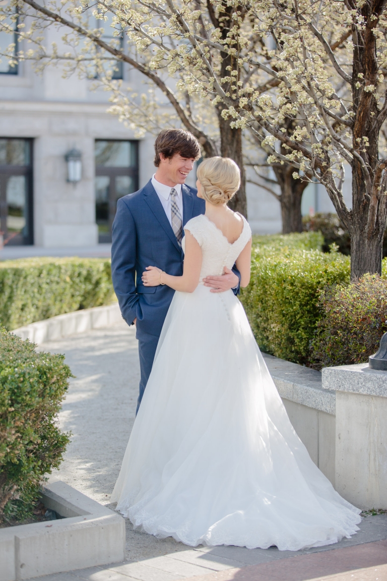 EK-Studios-Utah-Wedding-Photographers-Classy-Bridals-lace-dress-blossoms-spring012-Blog(pp_w768_h1152)
