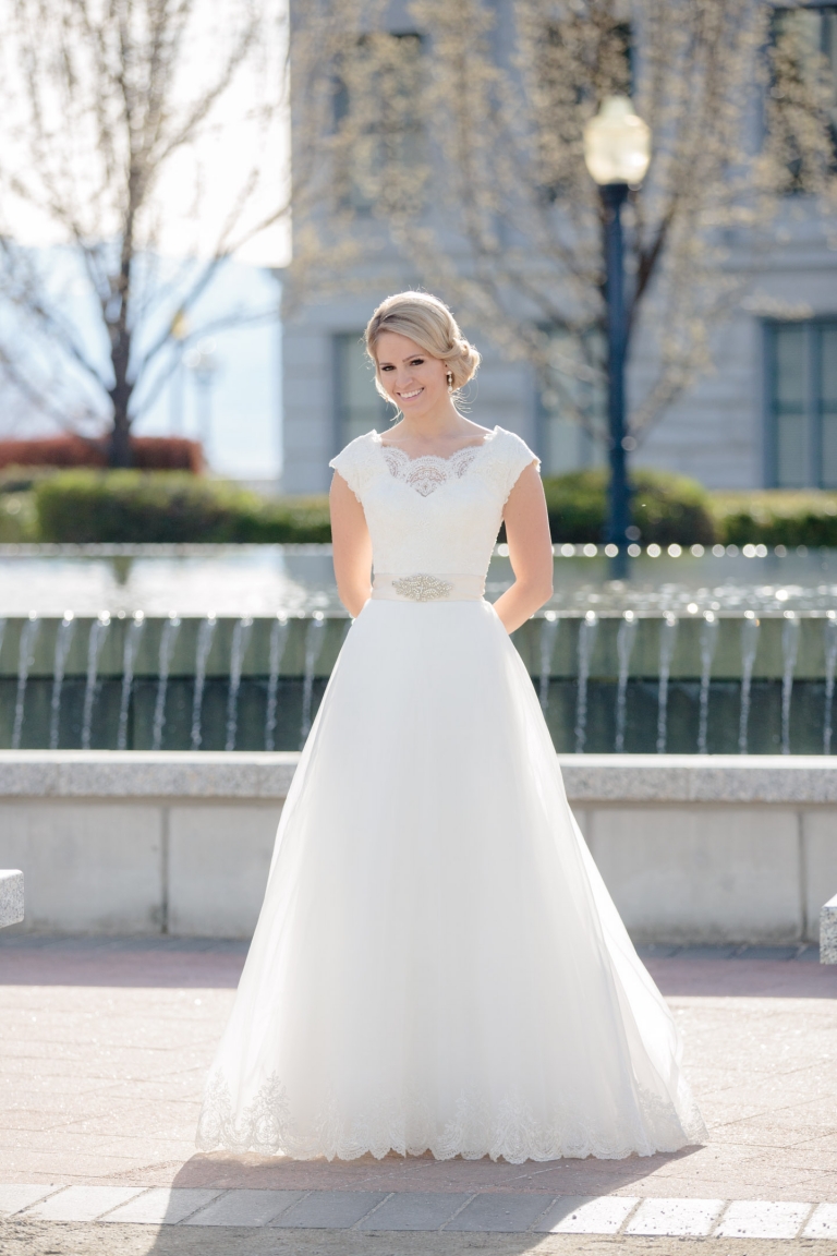 EK-Studios-Utah-Wedding-Photographers-Classy-Bridals-lace-dress-blossoms-spring015-Blog(pp_w768_h1152)