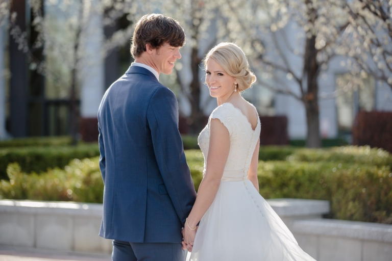 EK-Studios-Utah-Wedding-Photographers-Classy-Bridals-lace-dress-blossoms-spring019-Blog(pp_w768_h512)