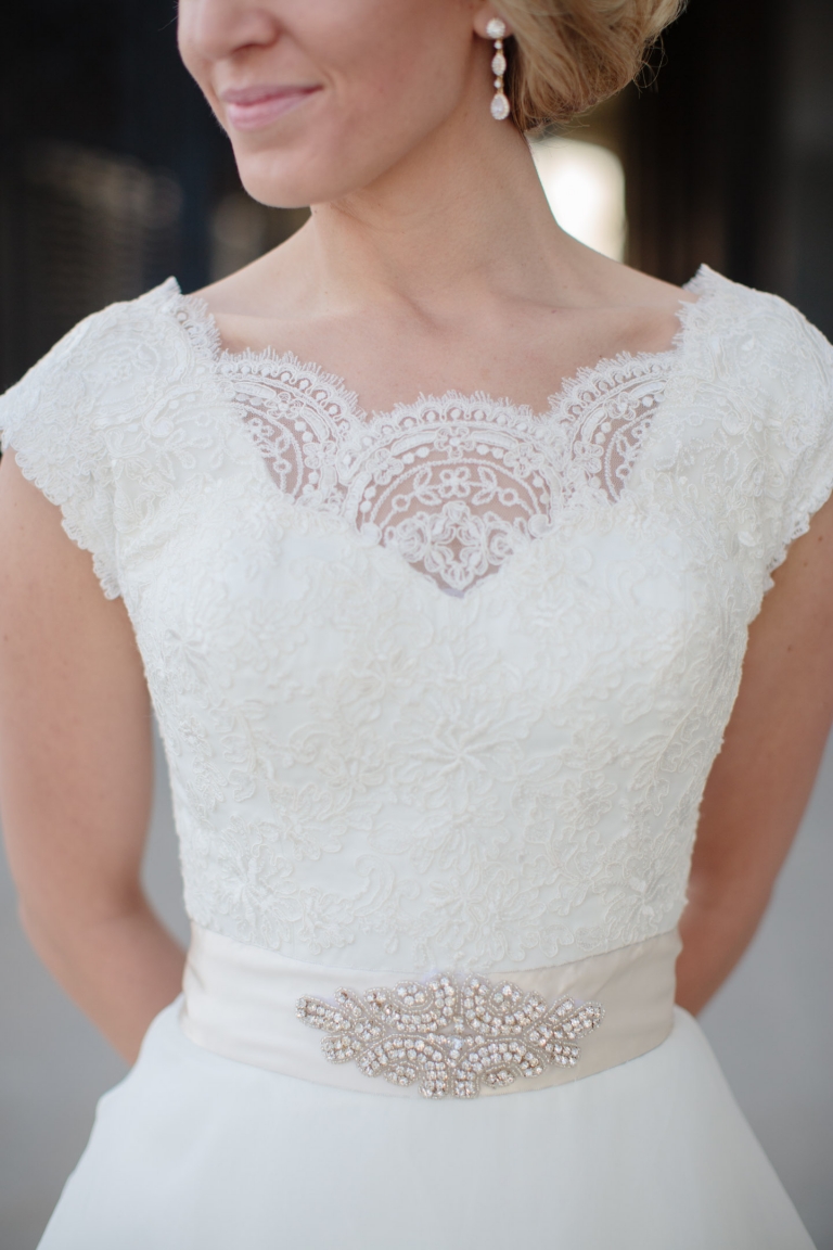 EK-Studios-Utah-Wedding-Photographers-Classy-Bridals-lace-dress-blossoms-spring029-Blog(pp_w768_h1152)