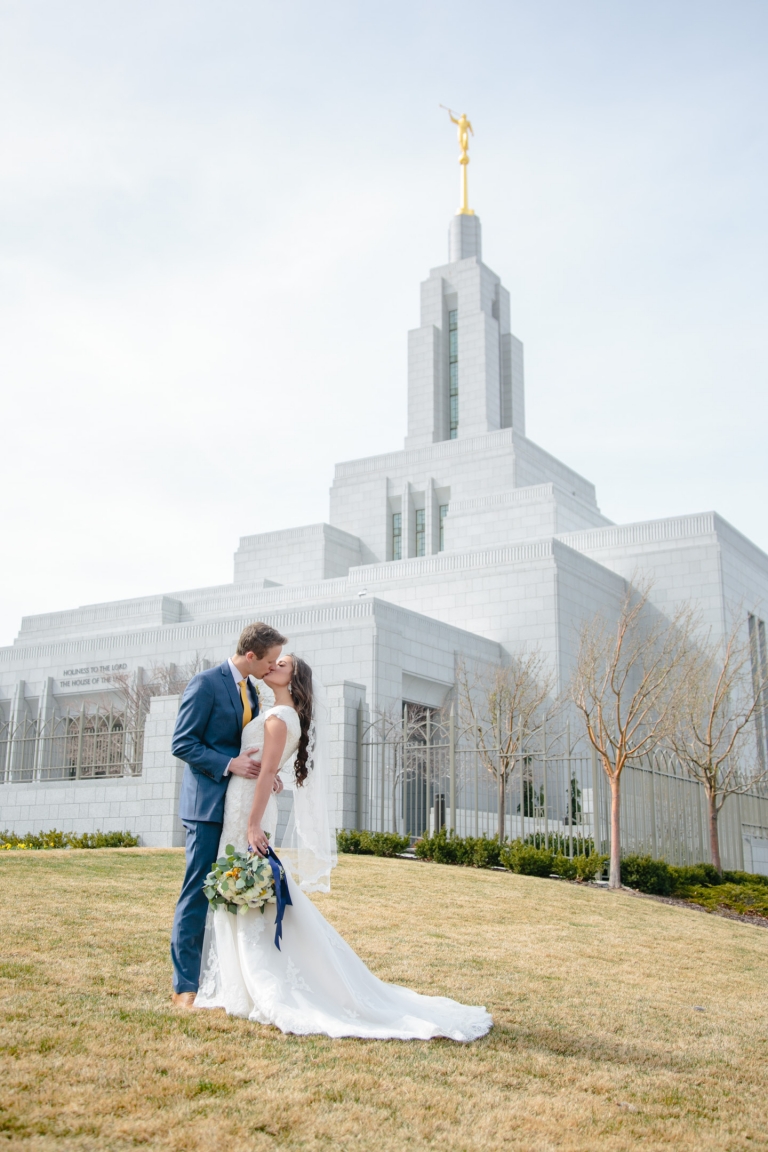Wedding-Alyssa-Russell-draper-temple-wedding-sleepy-ridge-reception-Utah-Wedding-Photographers-EK-Studios-Photo-Video-023(pp_w768_h1152)