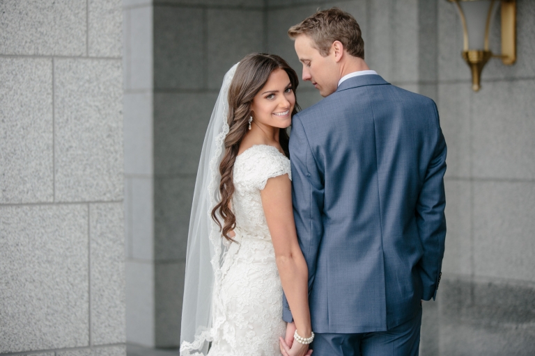 Wedding-Alyssa-Russell-draper-temple-wedding-sleepy-ridge-reception-Utah-Wedding-Photographers-EK-Studios-Photo-Video-026(pp_w768_h512)