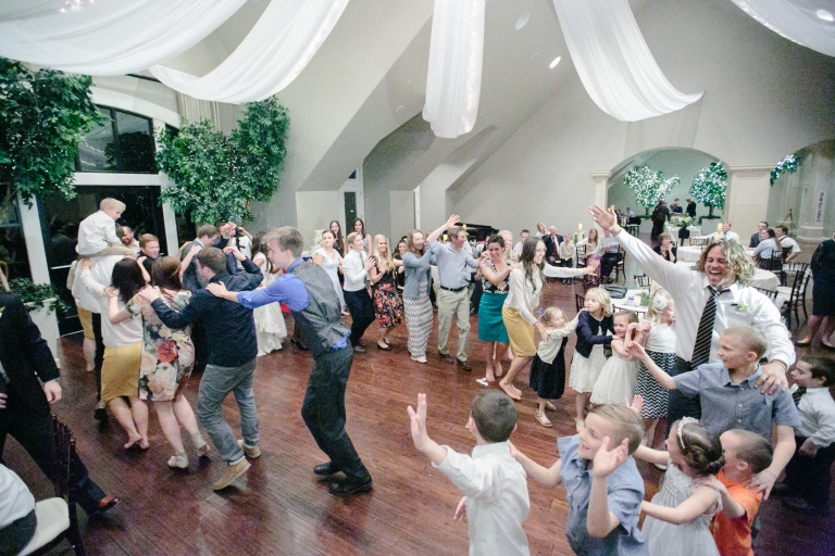 Wedding-Alyssa-Russell-draper-temple-wedding-sleepy-ridge-reception-Utah-Wedding-Photographers-EK-Studios-Photo-Video-058(pp_w768_h512)