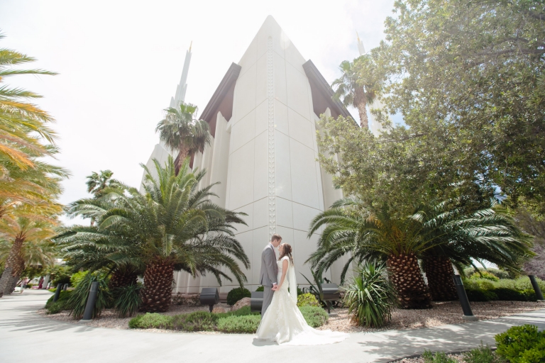 EK-Studios-Utah-Wedding-Photographers-Las-Vegas-Temple-Wedding-lds-Backyard-reception-nevada027-Blog(pp_w768_h512)