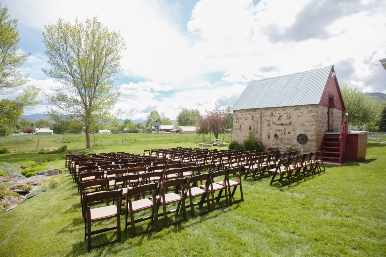 EK-Studios-Utah-Wedding-Photographers-Backyard-barn-wedding009-Blog(pp_w768_h512)