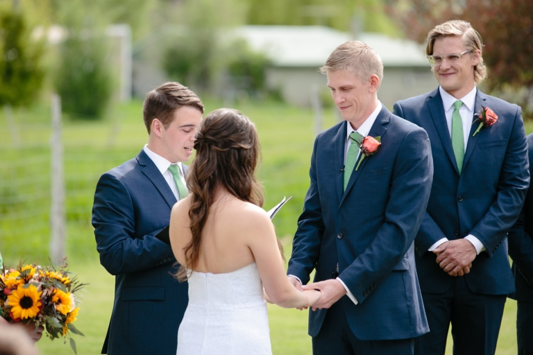 EK-Studios-Utah-Wedding-Photographers-Backyard-barn-wedding028-Blog(pp_w768_h512)