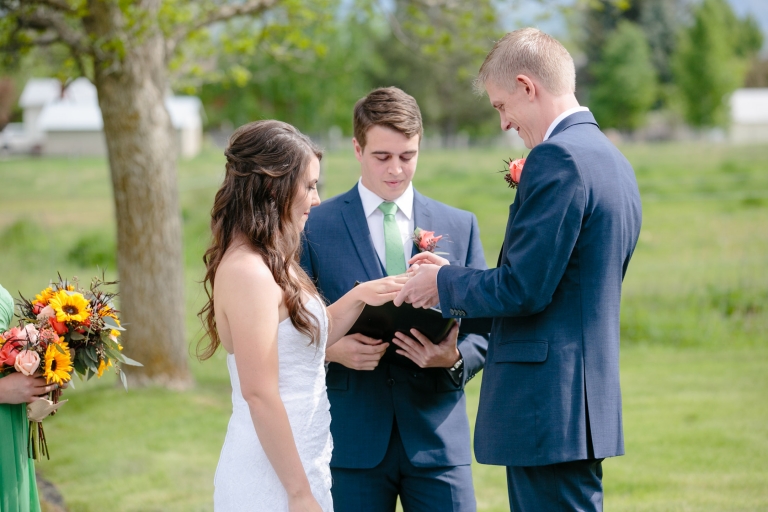 EK-Studios-Utah-Wedding-Photographers-Backyard-barn-wedding033-Blog(pp_w768_h512)
