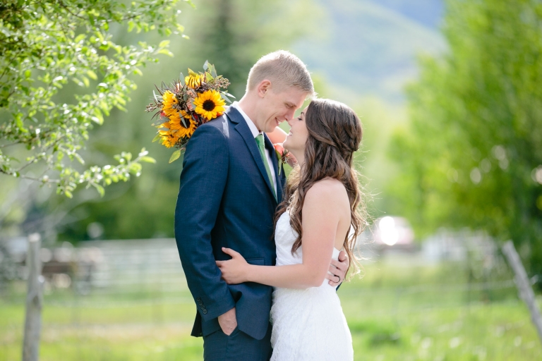 EK-Studios-Utah-Wedding-Photographers-Backyard-barn-wedding043-Blog(pp_w768_h512)