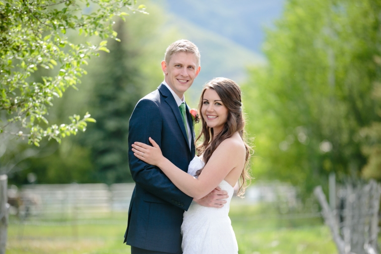 EK-Studios-Utah-Wedding-Photographers-Backyard-barn-wedding046-Blog(pp_w768_h512)