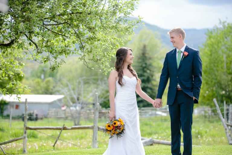 EK-Studios-Utah-Wedding-Photographers-Backyard-barn-wedding054-Blog(pp_w768_h512)