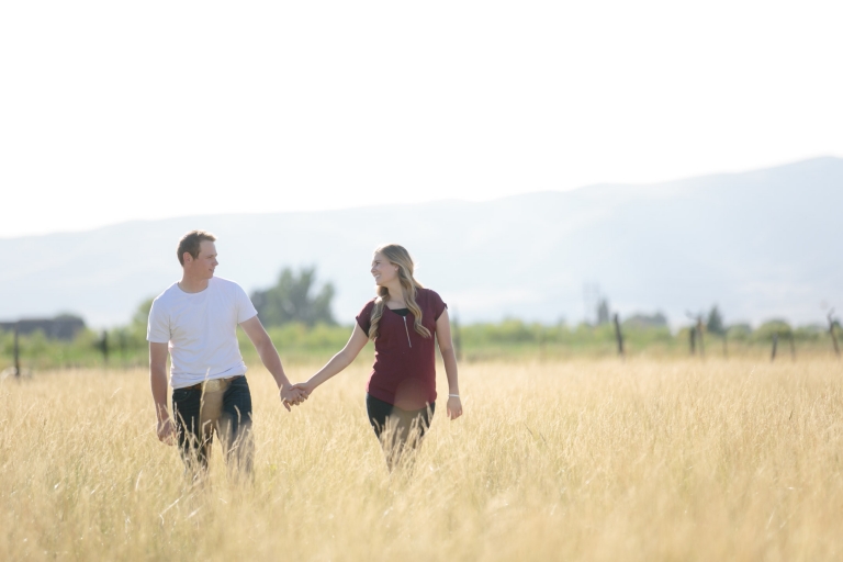 EK-Studios-Utah-Wedding-Photographers-country-engagments-pick-up-truck-farming-field009-Blog(pp_w768_h512)