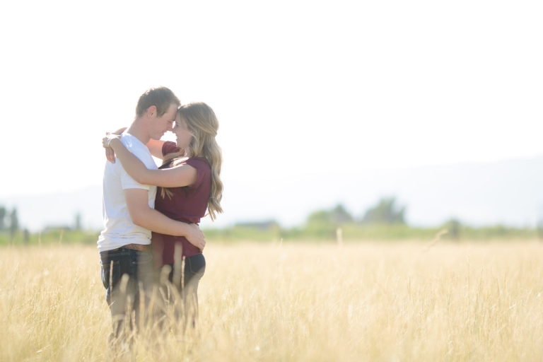 EK-Studios-Utah-Wedding-Photographers-country-engagments-pick-up-truck-farming-field012-Blog(pp_w768_h512)