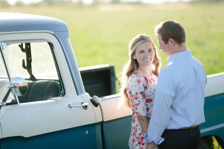 EK-Studios-Utah-Wedding-Photographers-country-engagments-pick-up-truck-farming-field014-Blog(pp_w768_h512)
