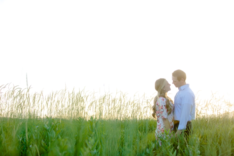 EK-Studios-Utah-Wedding-Photographers-country-engagments-pick-up-truck-farming-field024-Blog(pp_w768_h512)