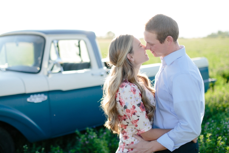 EK-Studios-Utah-Wedding-Photographers-country-engagments-pick-up-truck-farming-field025-Blog(pp_w768_h512)