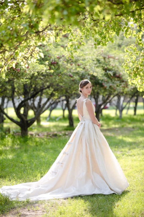 EK-Studios-Utah-Wedding-Photographers-Classy-Elegant-Bridals-Unique-wedding-dress001-Blog(pp_w480_h720)