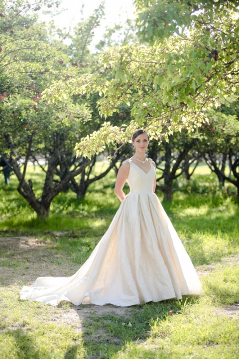 EK-Studios-Utah-Wedding-Photographers-Classy-Elegant-Bridals-Unique-wedding-dress004-Blog(pp_w480_h720)