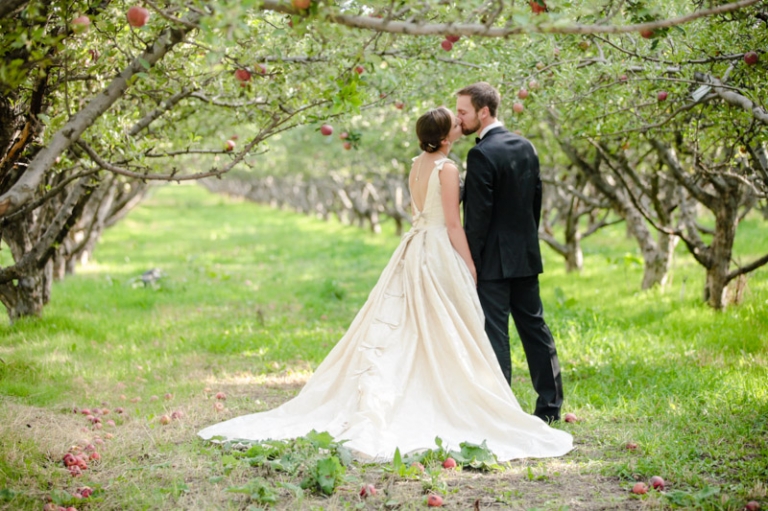 EK-Studios-Utah-Wedding-Photographers-Classy-Elegant-Bridals-Unique-wedding-dress007-Blog(pp_w768_h511)