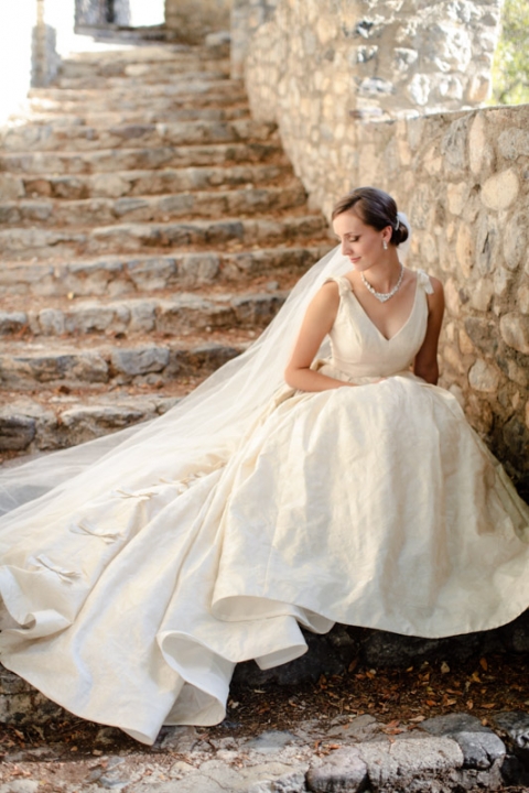 EK-Studios-Utah-Wedding-Photographers-Classy-Elegant-Bridals-Unique-wedding-dress009-Blog(pp_w480_h720)