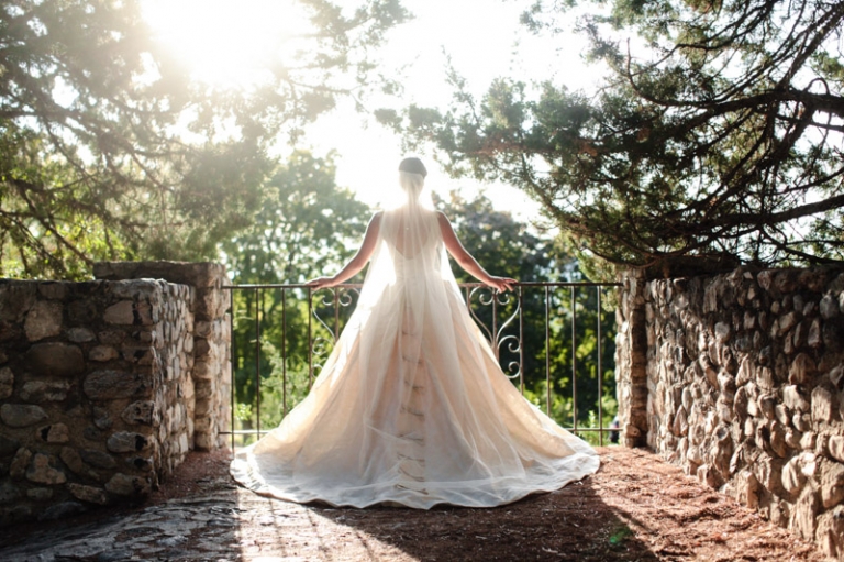 EK-Studios-Utah-Wedding-Photographers-Classy-Elegant-Bridals-Unique-wedding-dress017-Blog(pp_w768_h511)