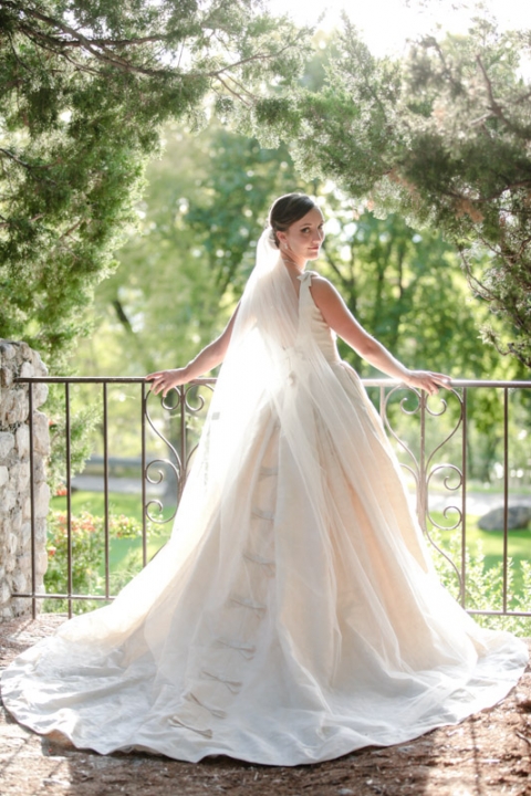 EK-Studios-Utah-Wedding-Photographers-Classy-Elegant-Bridals-Unique-wedding-dress019-Blog(pp_w480_h720)