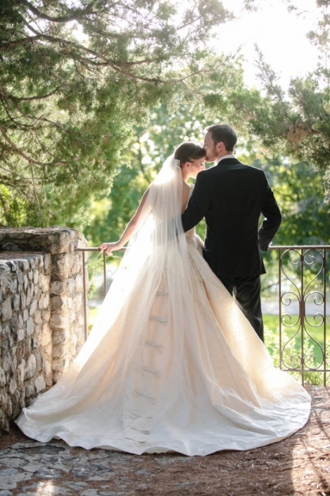 EK-Studios-Utah-Wedding-Photographers-Classy-Elegant-Bridals-Unique-wedding-dress021-Blog(pp_w480_h720)
