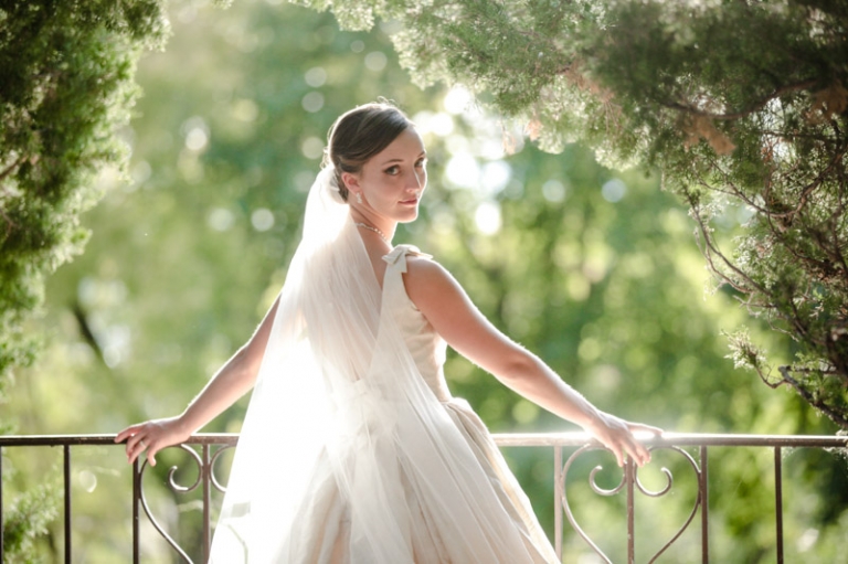 EK-Studios-Utah-Wedding-Photographers-Classy-Elegant-Bridals-Unique-wedding-dress022-Blog(pp_w768_h511)