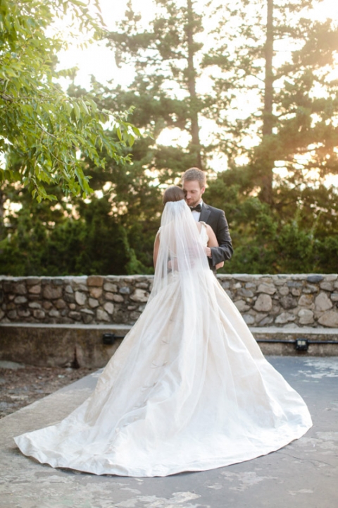 EK-Studios-Utah-Wedding-Photographers-Classy-Elegant-Bridals-Unique-wedding-dress028-Blog(pp_w480_h720)