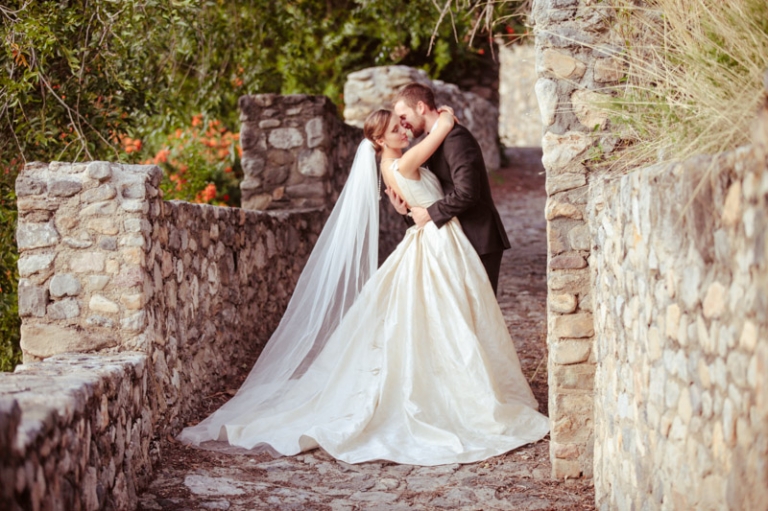 EK-Studios-Utah-Wedding-Photographers-Classy-Elegant-Bridals-Unique-wedding-dress036-Blog(pp_w768_h511)