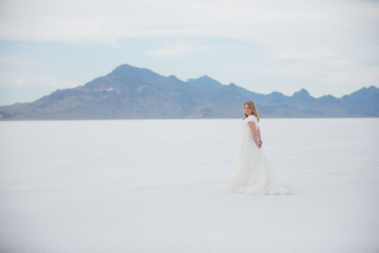 EK-Studios-Utah-Wedding-Photographers-Bridals-bonniville-Salt-Flats003-Blog(pp_w768_h512)
