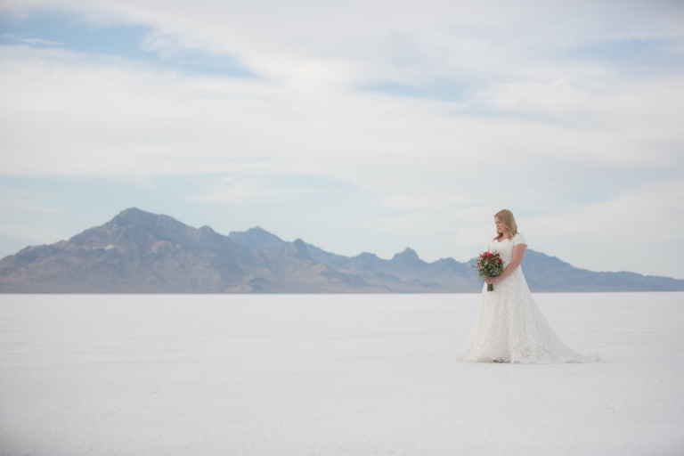EK-Studios-Utah-Wedding-Photographers-Bridals-bonniville-Salt-Flats010-Blog(pp_w768_h512)