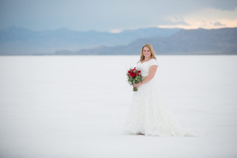 EK-Studios-Utah-Wedding-Photographers-Bridals-bonniville-Salt-Flats013-Blog(pp_w768_h512)