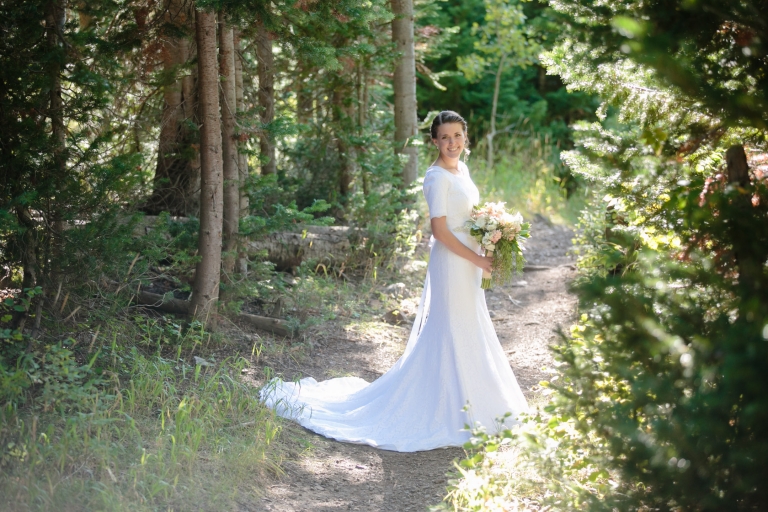 EK-Studios-Utah-Wedding-Photographers-Bridals-in-the-pines-aspens-utah-photography002-Blog(pp_w768_h512)