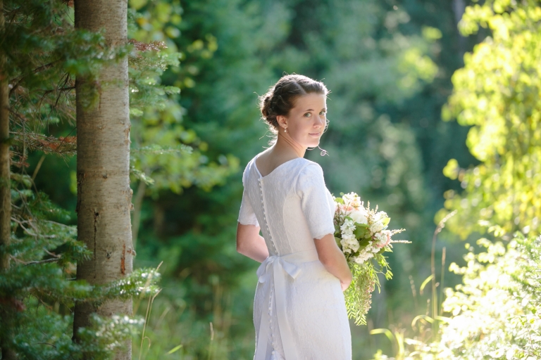 EK-Studios-Utah-Wedding-Photographers-Bridals-in-the-pines-aspens-utah-photography019-Blog(pp_w768_h512)