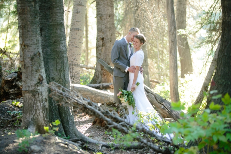 EK-Studios-Utah-Wedding-Photographers-Bridals-in-the-pines-aspens-utah-photography020-Blog(pp_w768_h512)