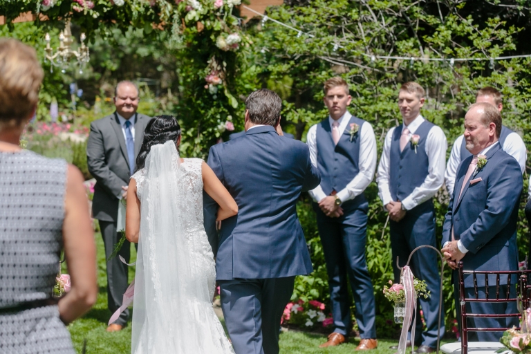 EK-Studios-Utah-Wedding-Photographers-outdoor-Shabby-Chic-wedding-reception-pink008-Blog(pp_w768_h512)