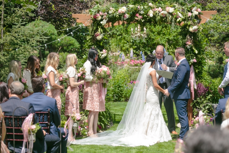 EK-Studios-Utah-Wedding-Photographers-outdoor-Shabby-Chic-wedding-reception-pink009-Blog(pp_w768_h512)