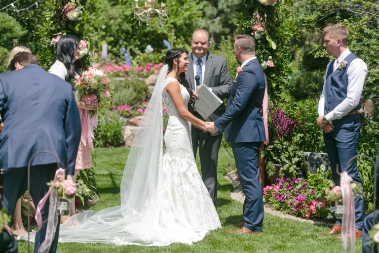 EK-Studios-Utah-Wedding-Photographers-outdoor-Shabby-Chic-wedding-reception-pink011-Blog(pp_w768_h512)