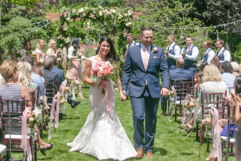 EK-Studios-Utah-Wedding-Photographers-outdoor-Shabby-Chic-wedding-reception-pink015-Blog(pp_w768_h512)
