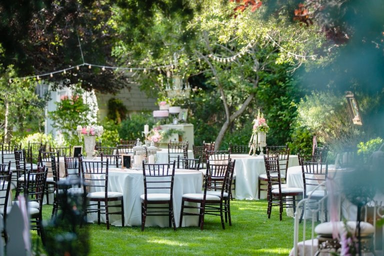 EK-Studios-Utah-Wedding-Photographers-outdoor-Shabby-Chic-wedding-reception-pink023-Blog(pp_w768_h512)