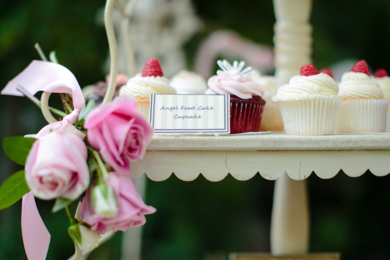 EK-Studios-Utah-Wedding-Photographers-outdoor-Shabby-Chic-wedding-reception-pink032-Blog(pp_w768_h512)