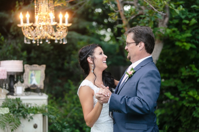 EK-Studios-Utah-Wedding-Photographers-outdoor-Shabby-Chic-wedding-reception-pink048-Blog(pp_w768_h512)